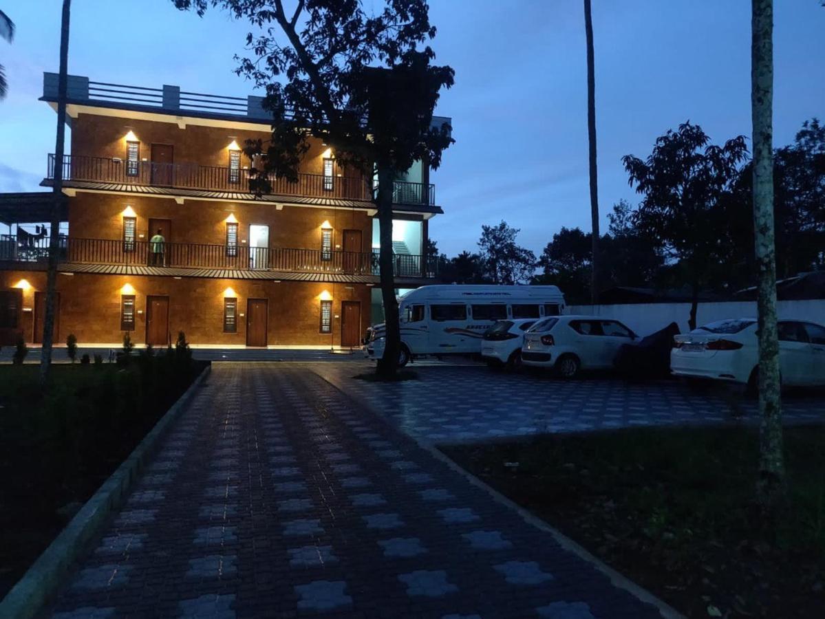 Dolphin Enclave Service Studio Apartments Kalpetta Luaran gambar