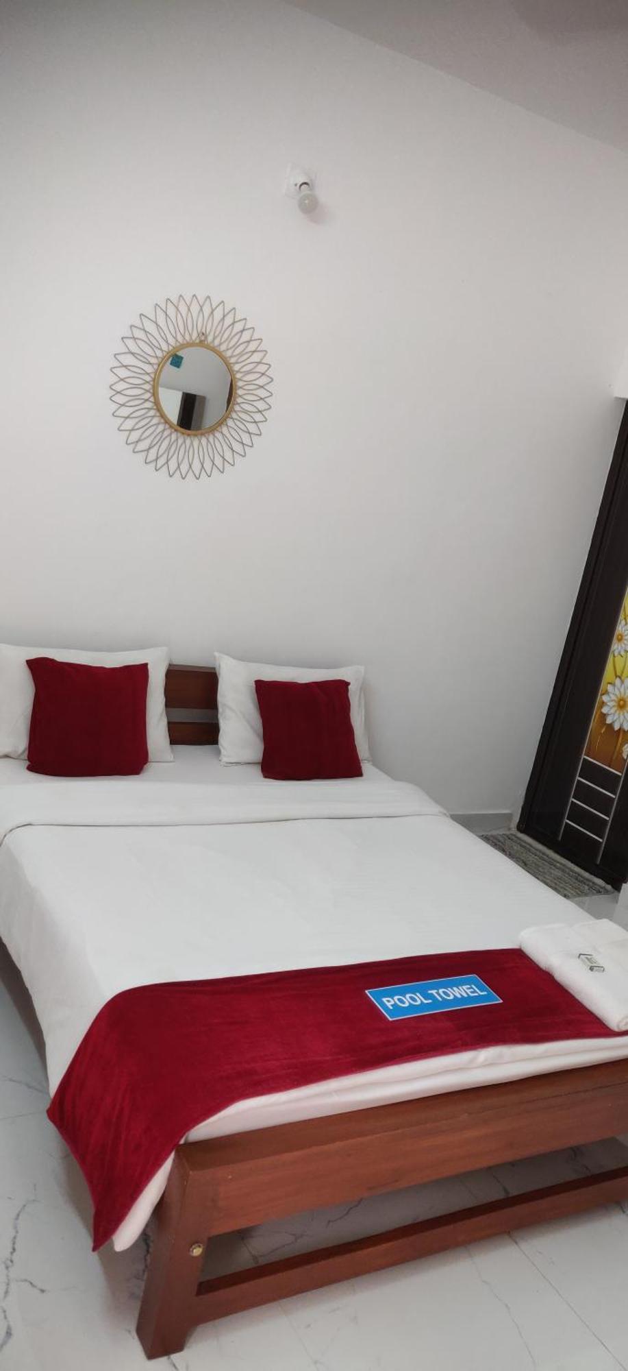 Dolphin Enclave Service Studio Apartments Kalpetta Luaran gambar
