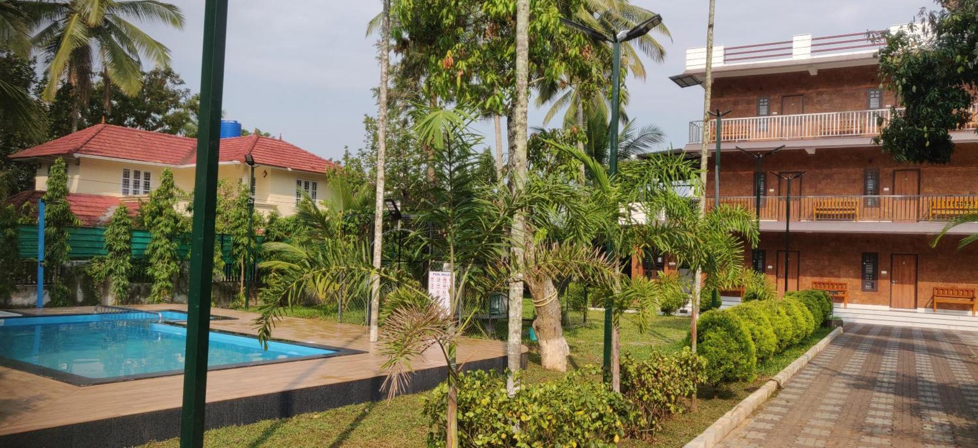 Dolphin Enclave Service Studio Apartments Kalpetta Luaran gambar