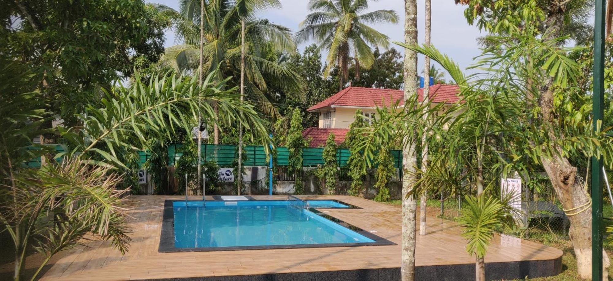Dolphin Enclave Service Studio Apartments Kalpetta Luaran gambar