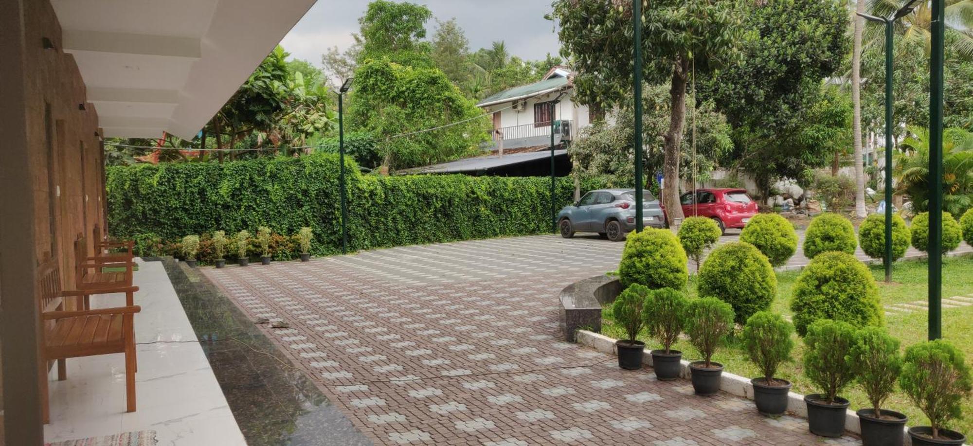 Dolphin Enclave Service Studio Apartments Kalpetta Luaran gambar