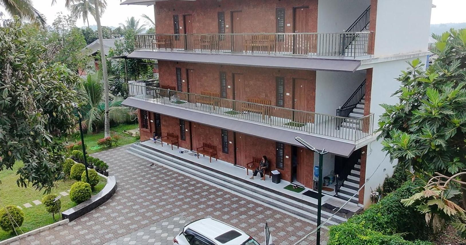 Dolphin Enclave Service Studio Apartments Kalpetta Luaran gambar