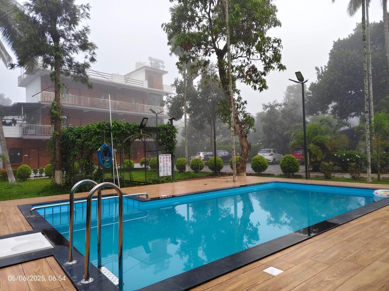 Dolphin Enclave Service Studio Apartments Kalpetta Luaran gambar